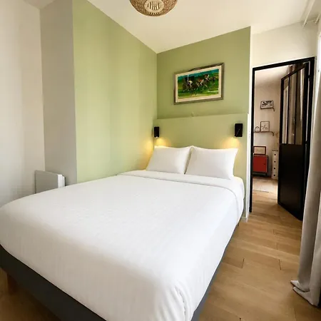 Montmartre Place Du Tertre Quiet & Bright Appartement Parijs